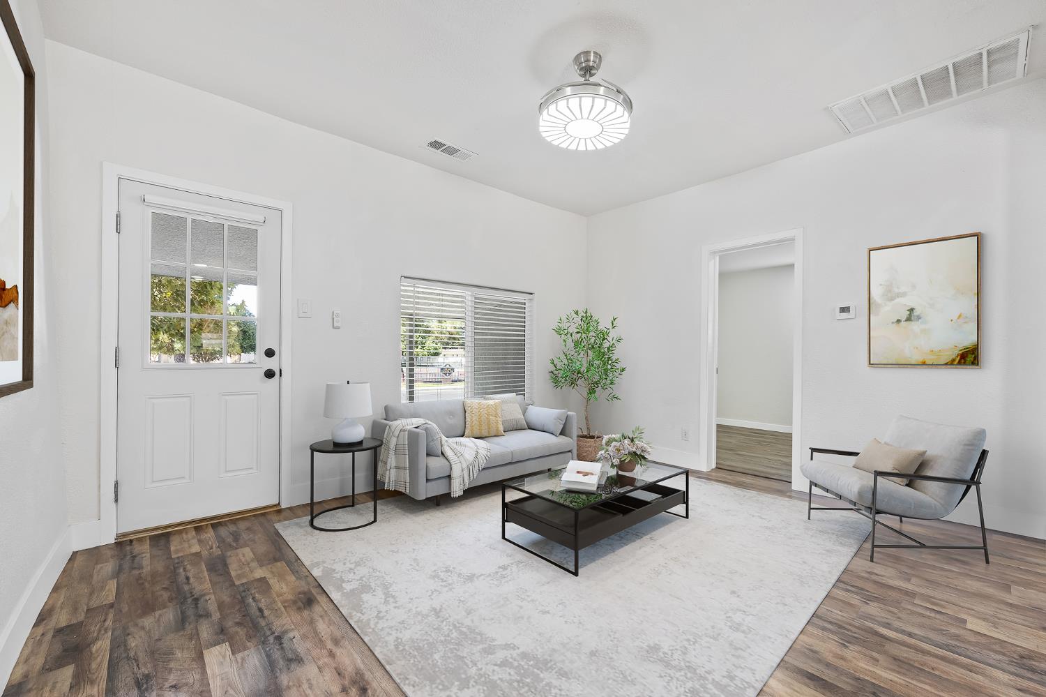 909 Dewitt, Clovis, CA 93612