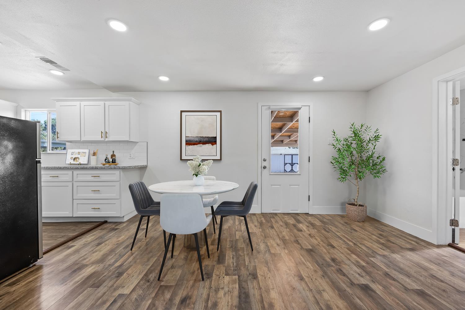 909 Dewitt, Clovis, CA 93612