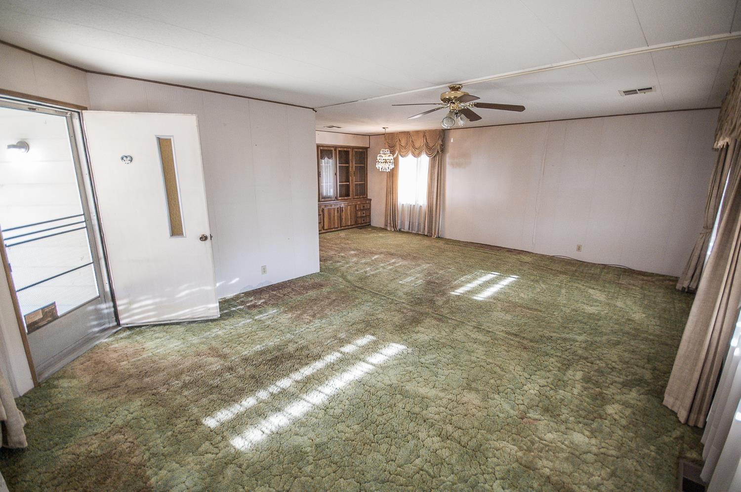 1701 Dinuba Ave #110, Selma, CA 93662