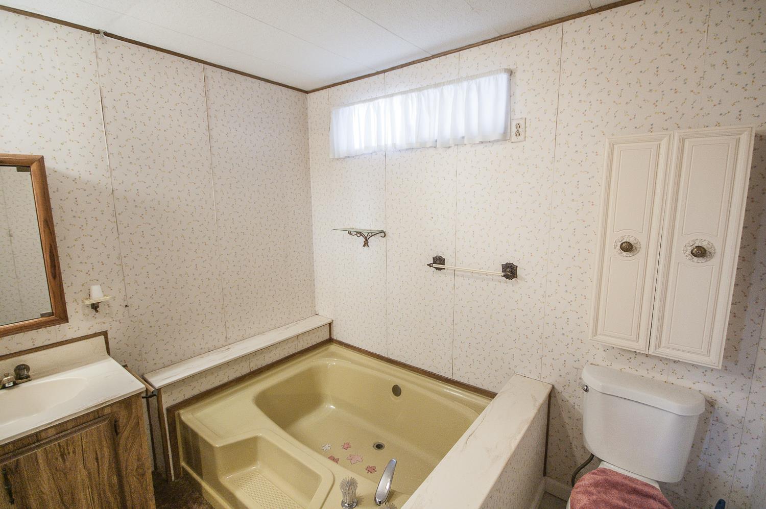 1701 Dinuba Ave #110, Selma, CA 93662