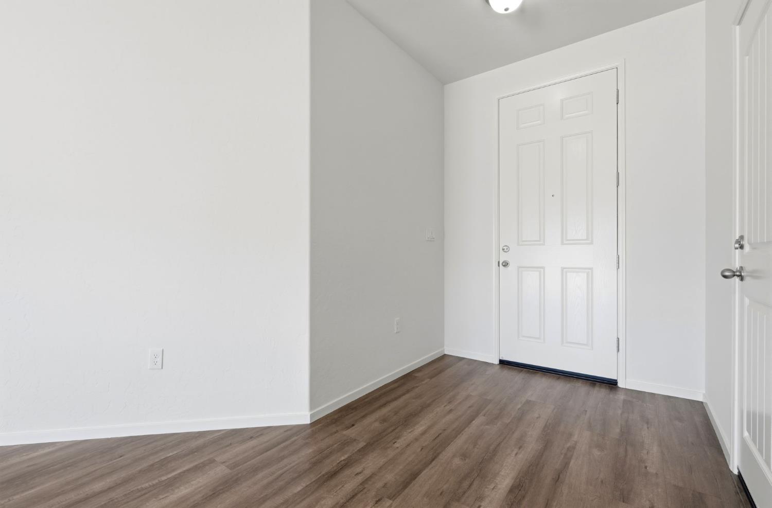 1592 Sidonia St, Hanford, CA 93230