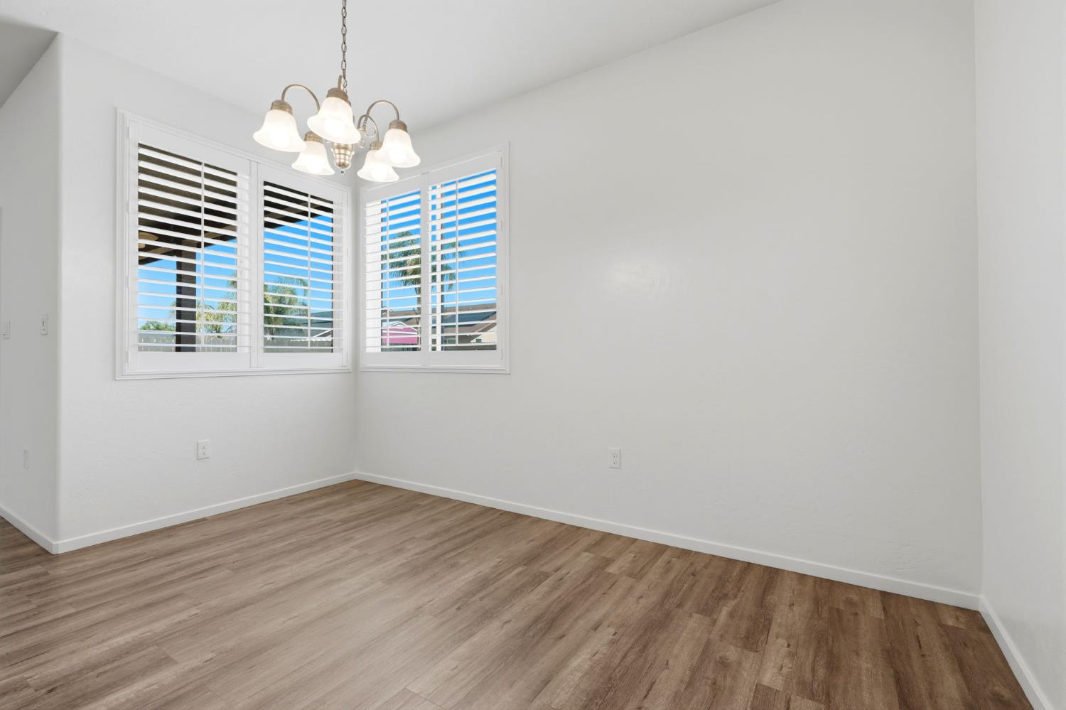 1592 Sidonia St, Hanford, CA 93230