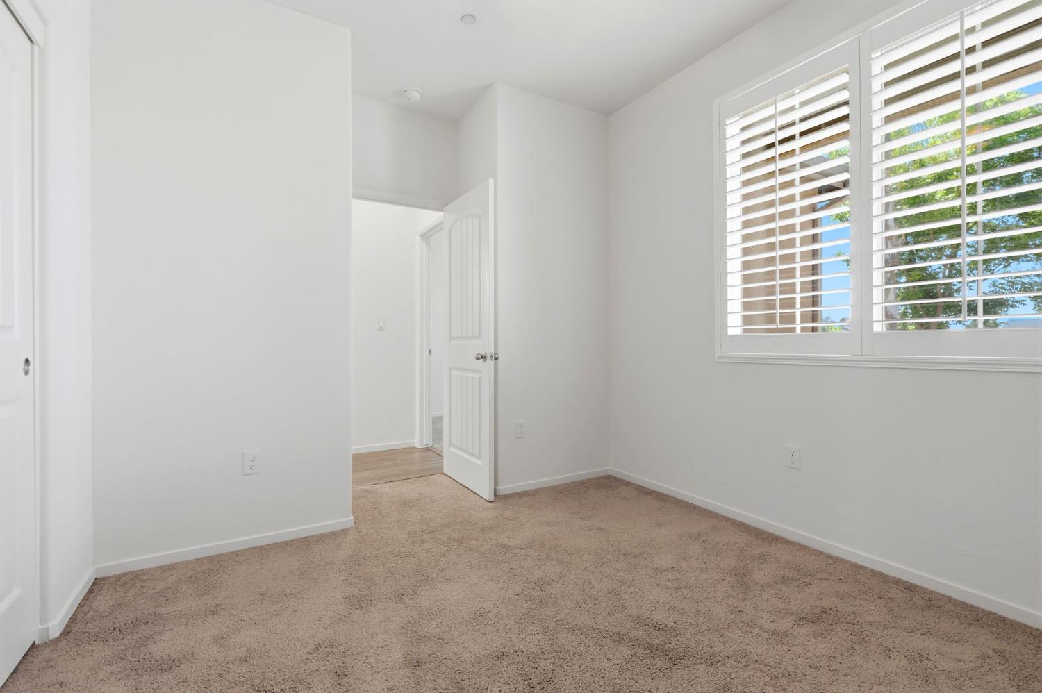 1592 Sidonia St, Hanford, CA 93230