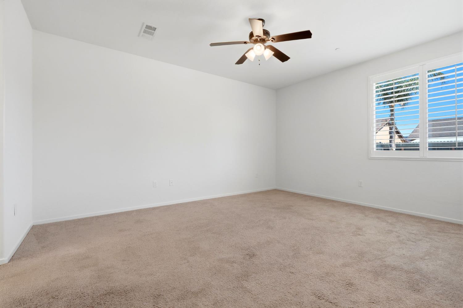 1592 Sidonia St, Hanford, CA 93230