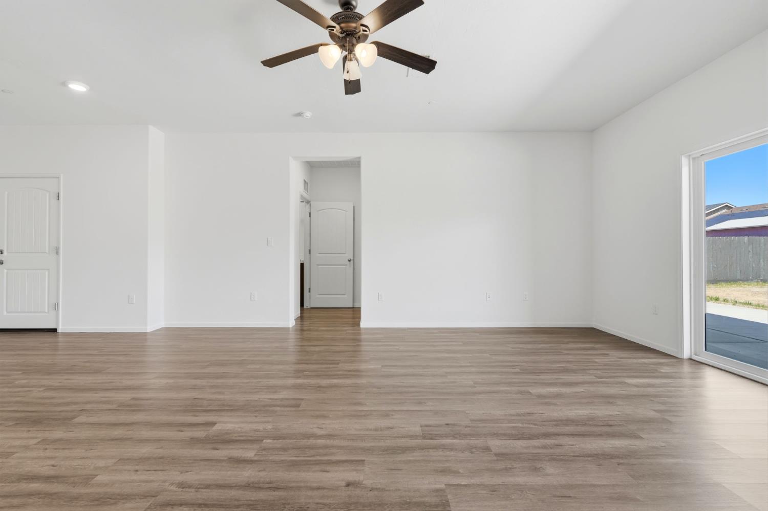 1592 Sidonia St, Hanford, CA 93230