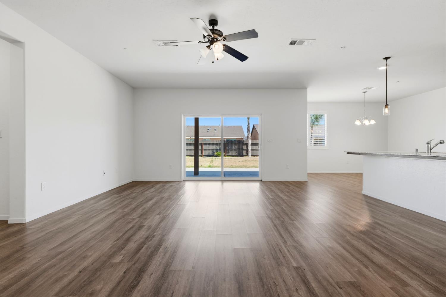 1592 Sidonia St, Hanford, CA 93230