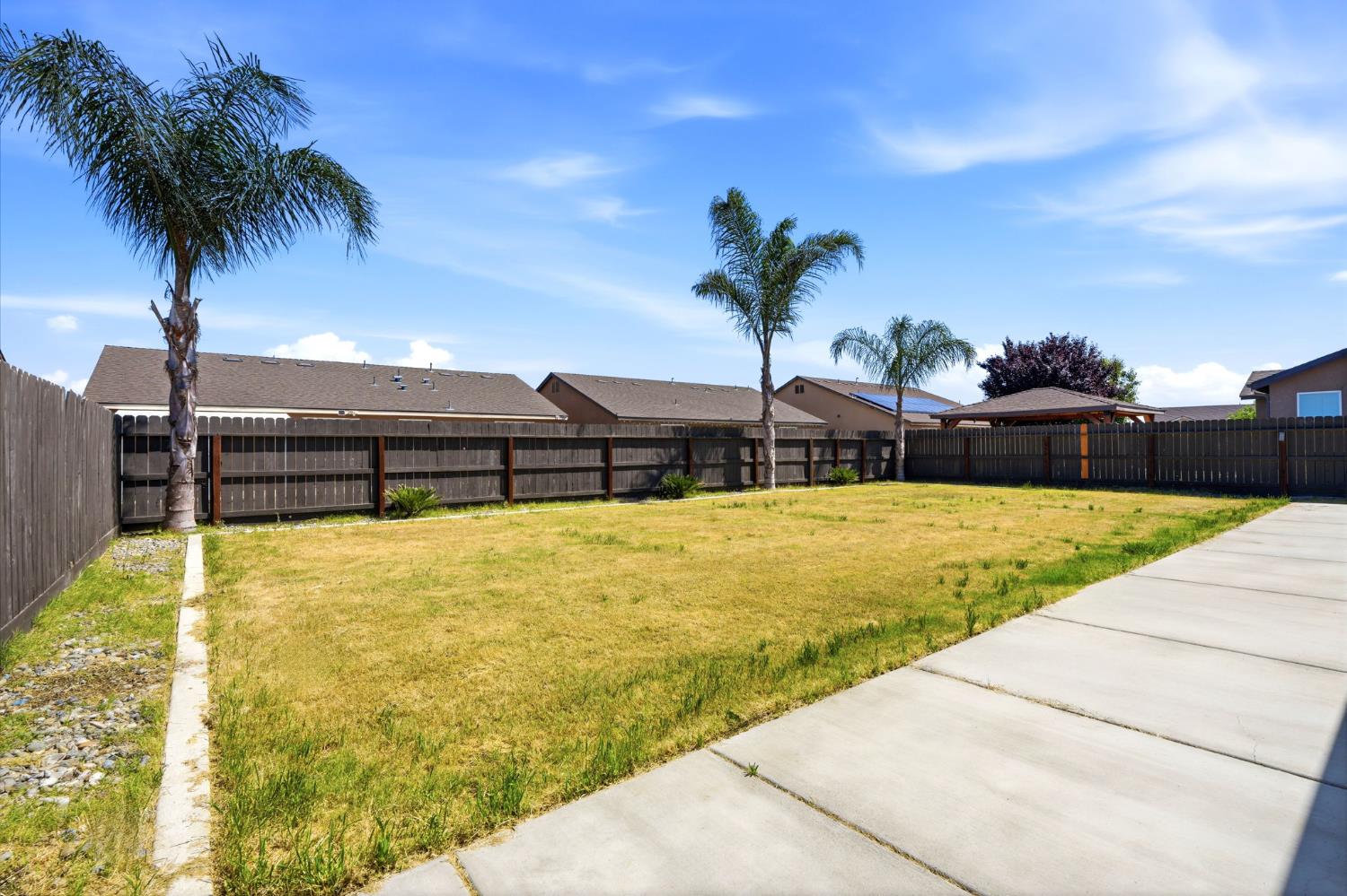 1592 Sidonia St, Hanford, CA 93230