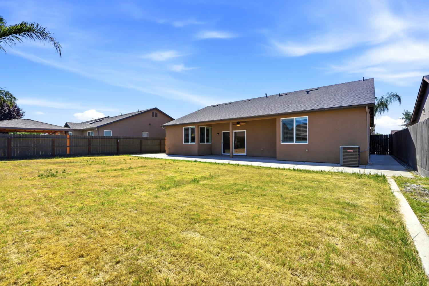 1592 Sidonia St, Hanford, CA 93230