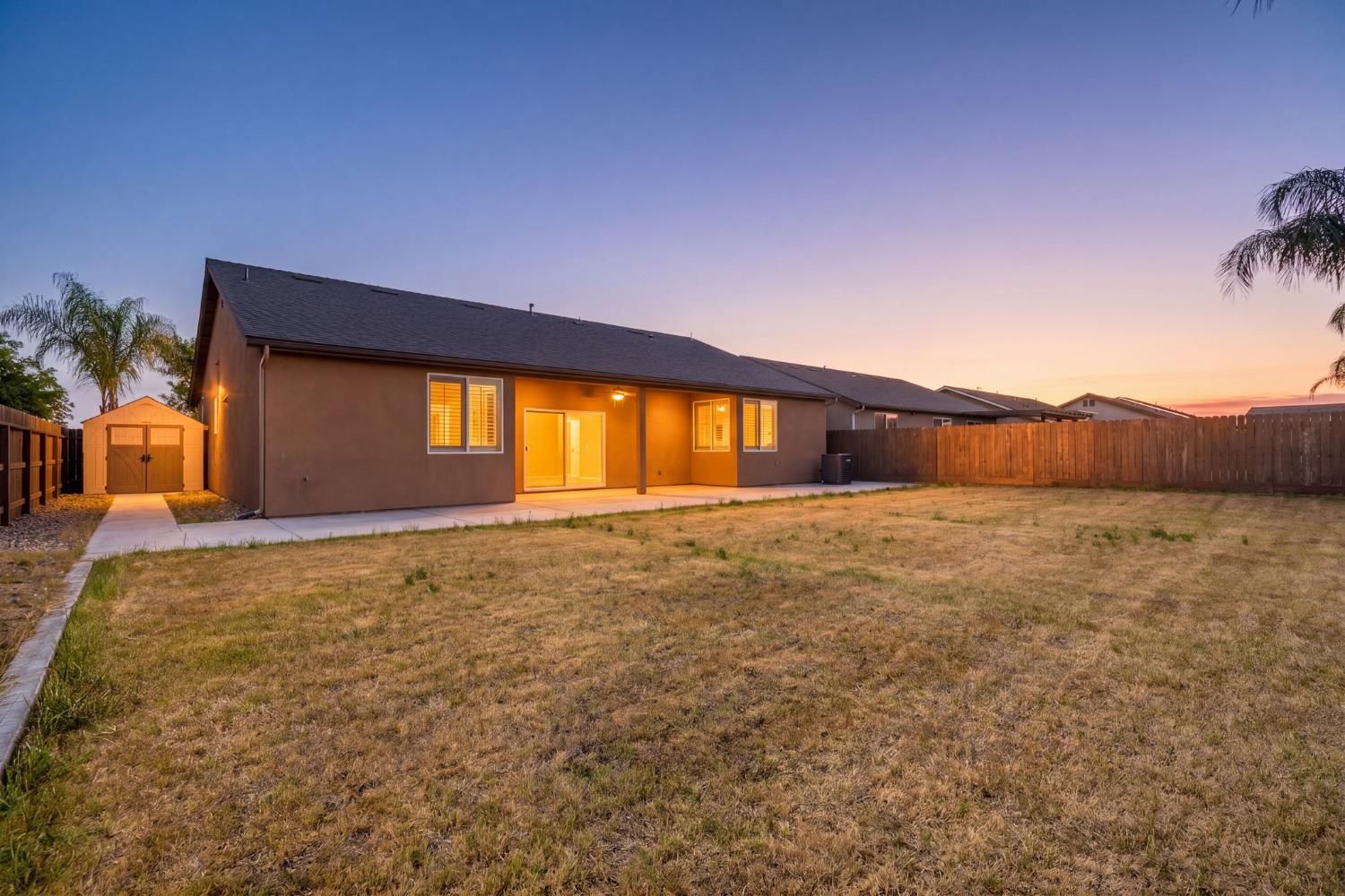 1592 Sidonia St, Hanford, CA 93230