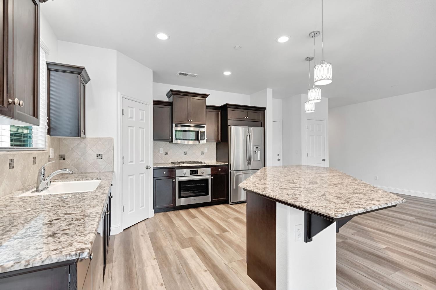 3452 Pontiac Ave, Clovis, CA 93619