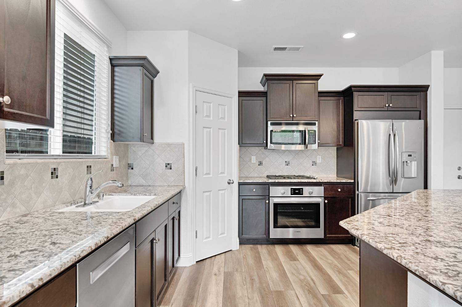 3452 Pontiac Ave, Clovis, CA 93619