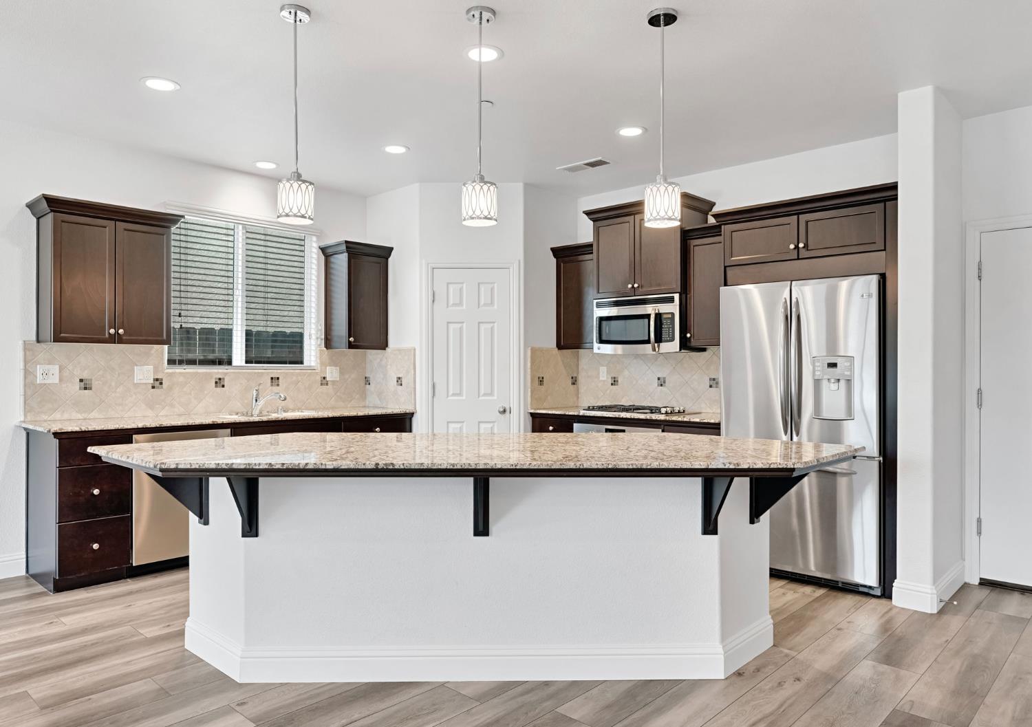 3452 Pontiac Ave, Clovis, CA 93619