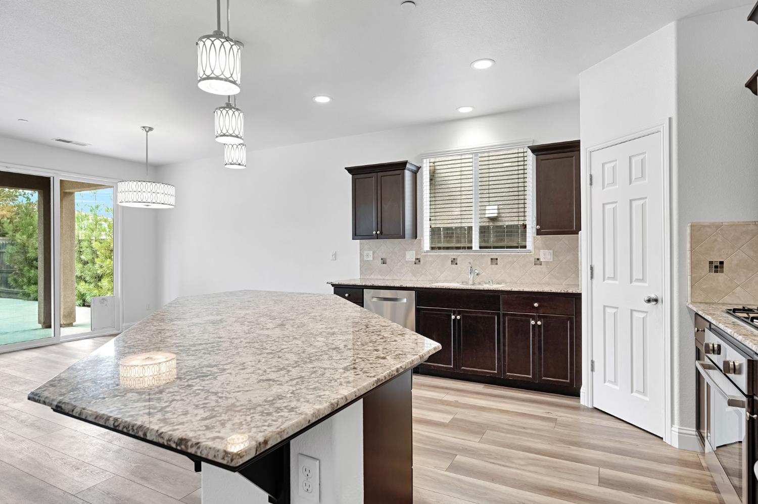 3452 Pontiac Ave, Clovis, CA 93619