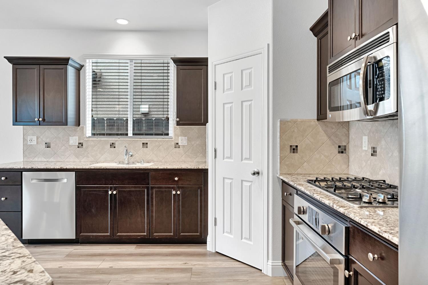 3452 Pontiac Ave, Clovis, CA 93619