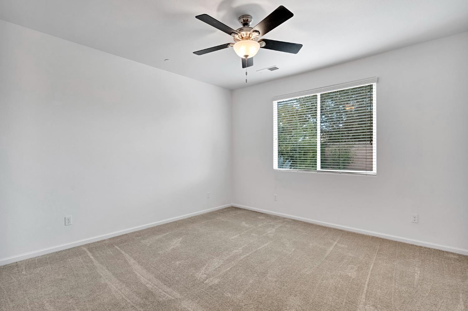 3452 Pontiac Ave, Clovis, CA 93619