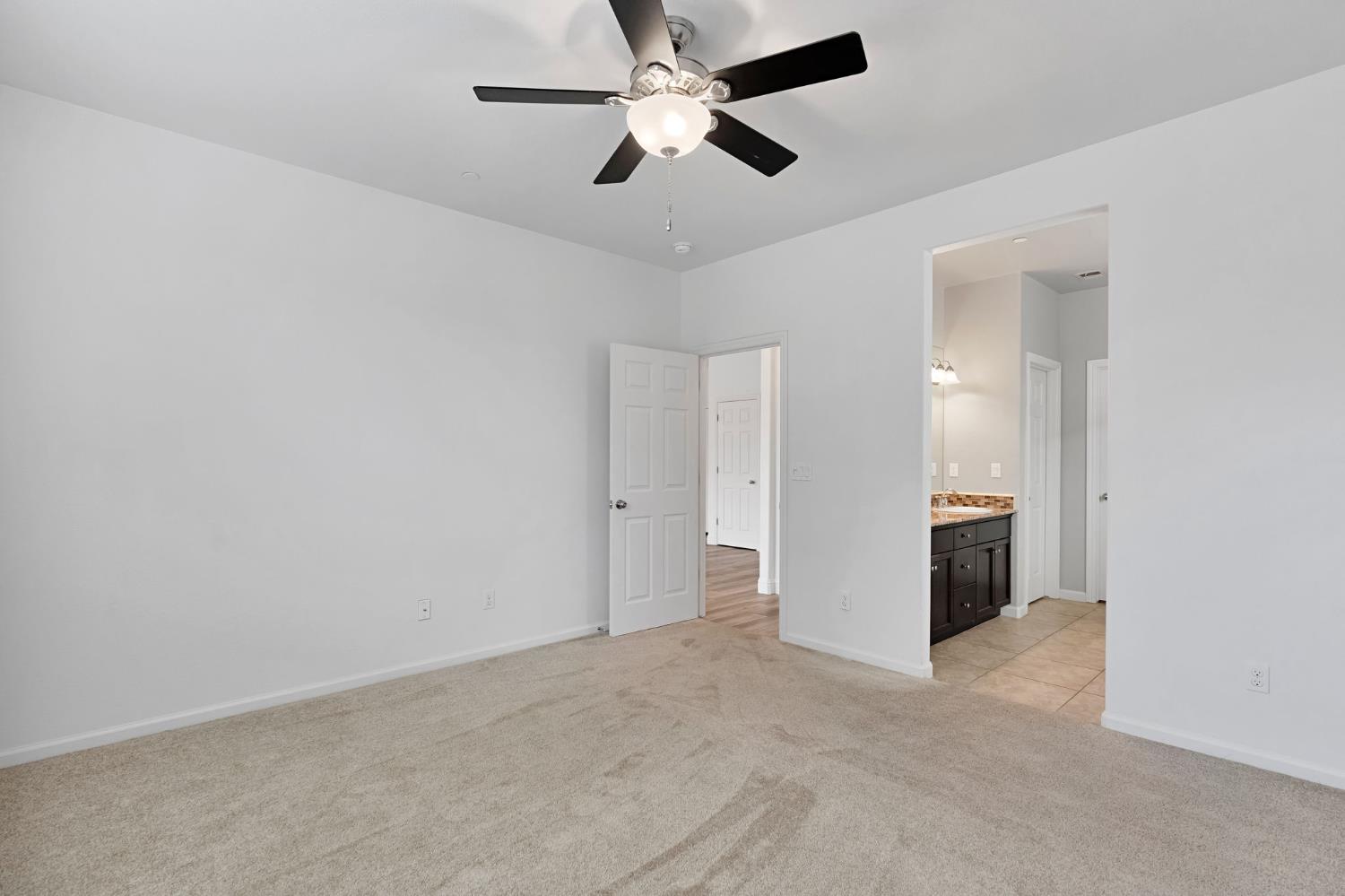 3452 Pontiac Ave, Clovis, CA 93619