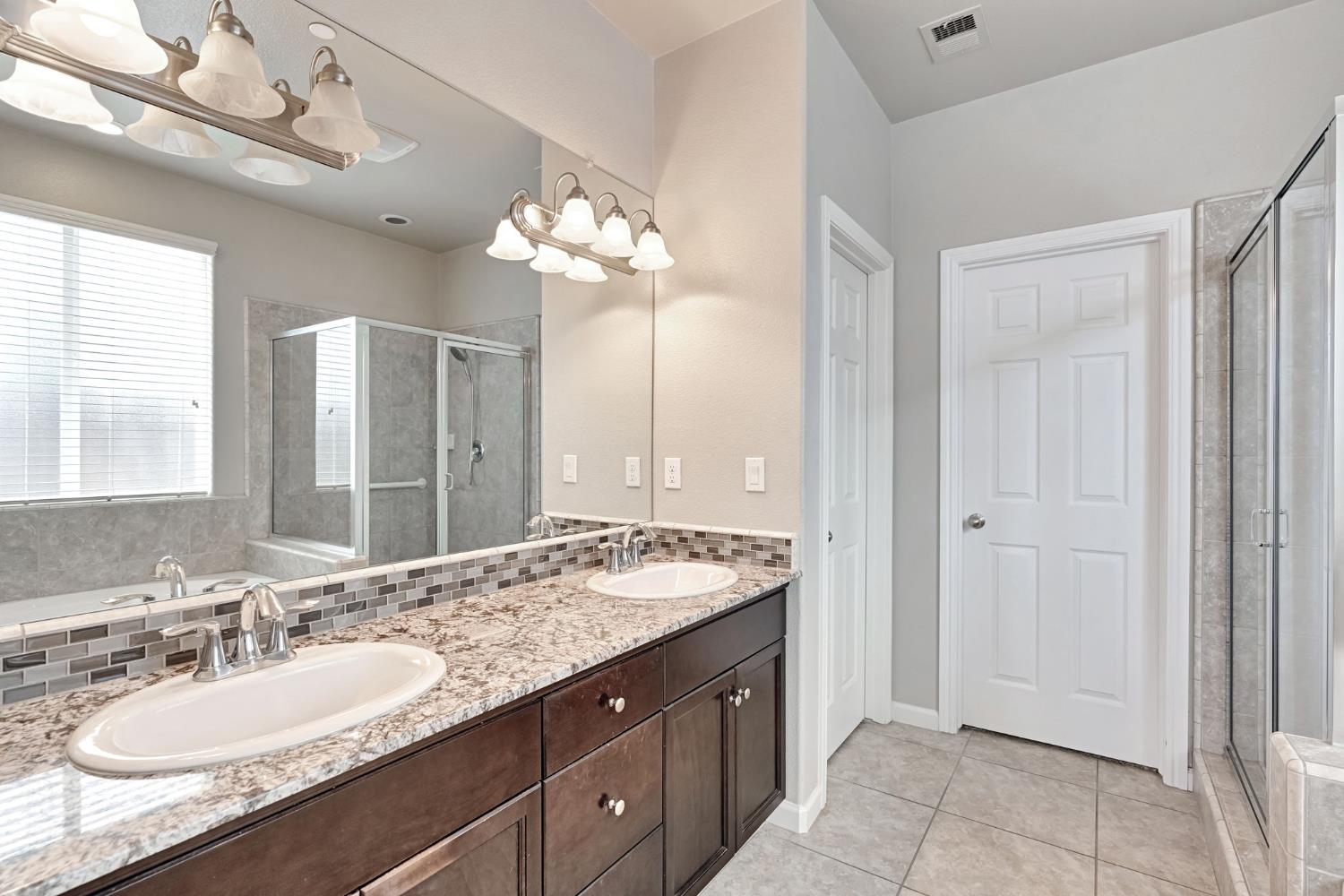 3452 Pontiac Ave, Clovis, CA 93619