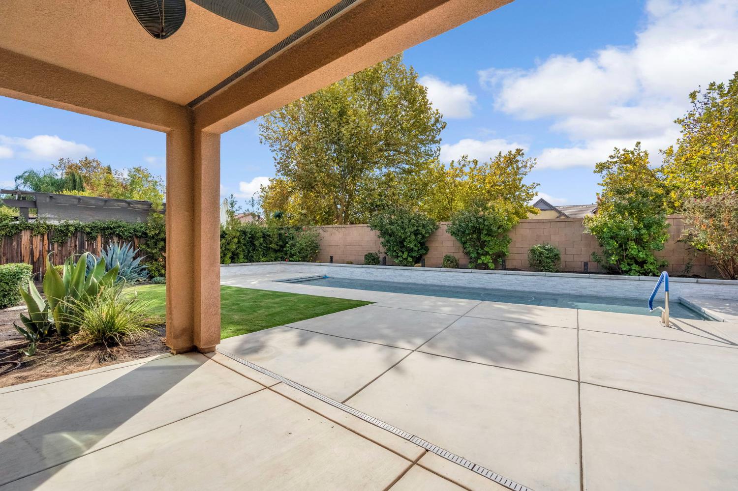 3452 Pontiac Ave, Clovis, CA 93619