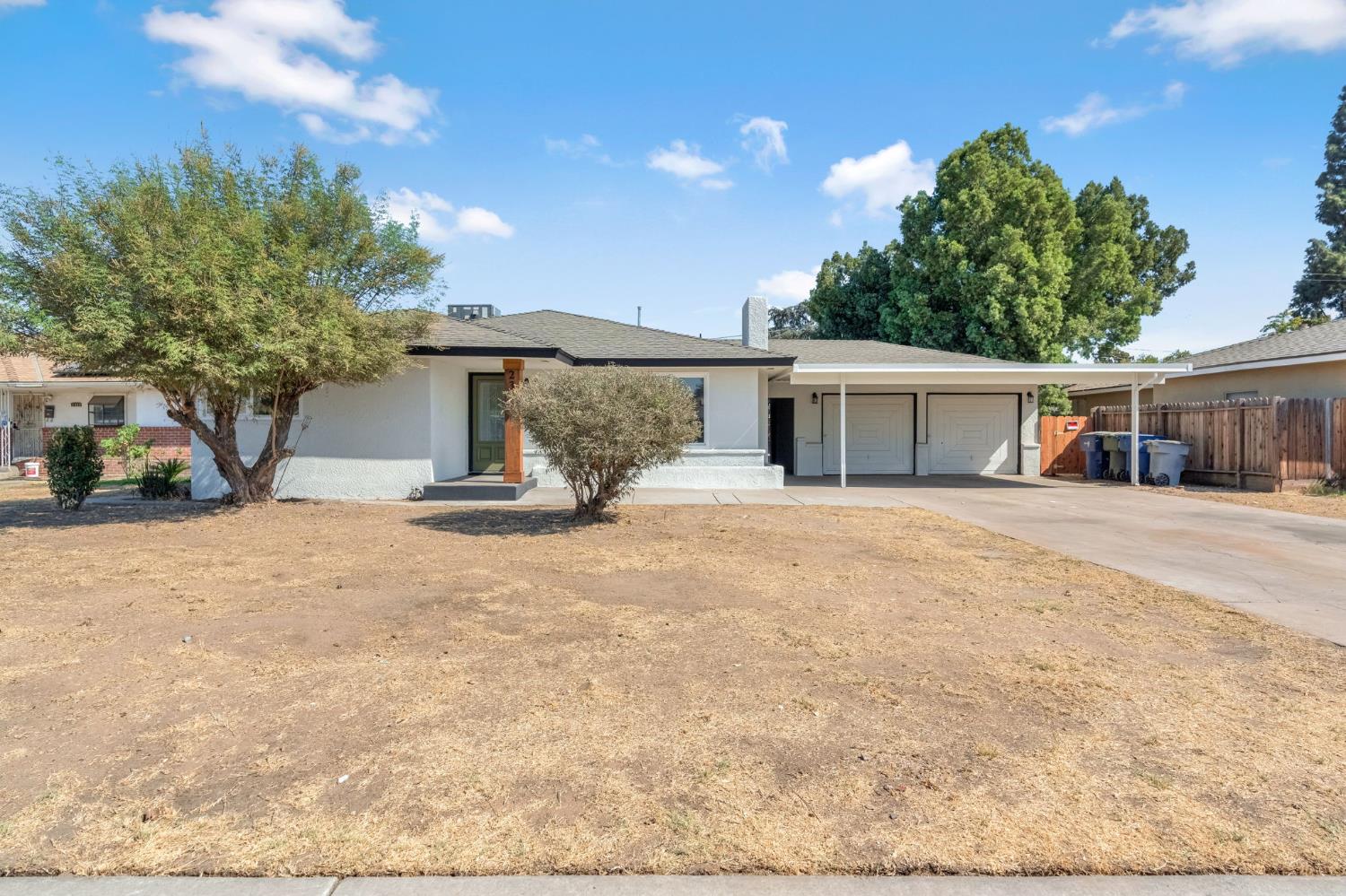 2320 N Price Ave, Fresno, CA 93703