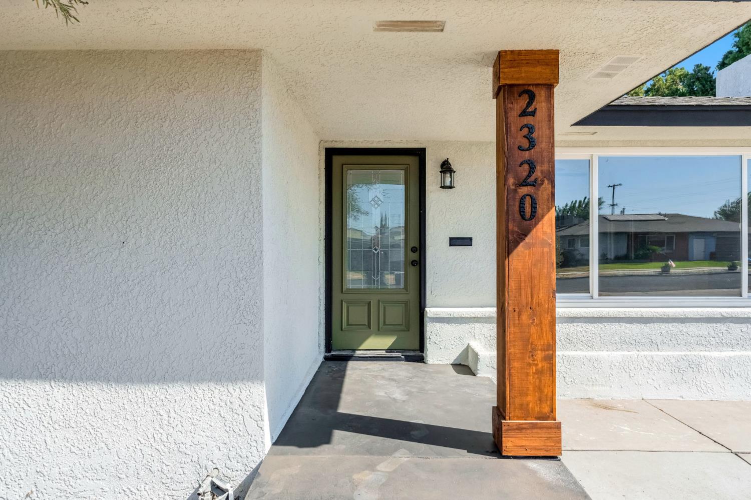 2320 N Price Ave, Fresno, CA 93703