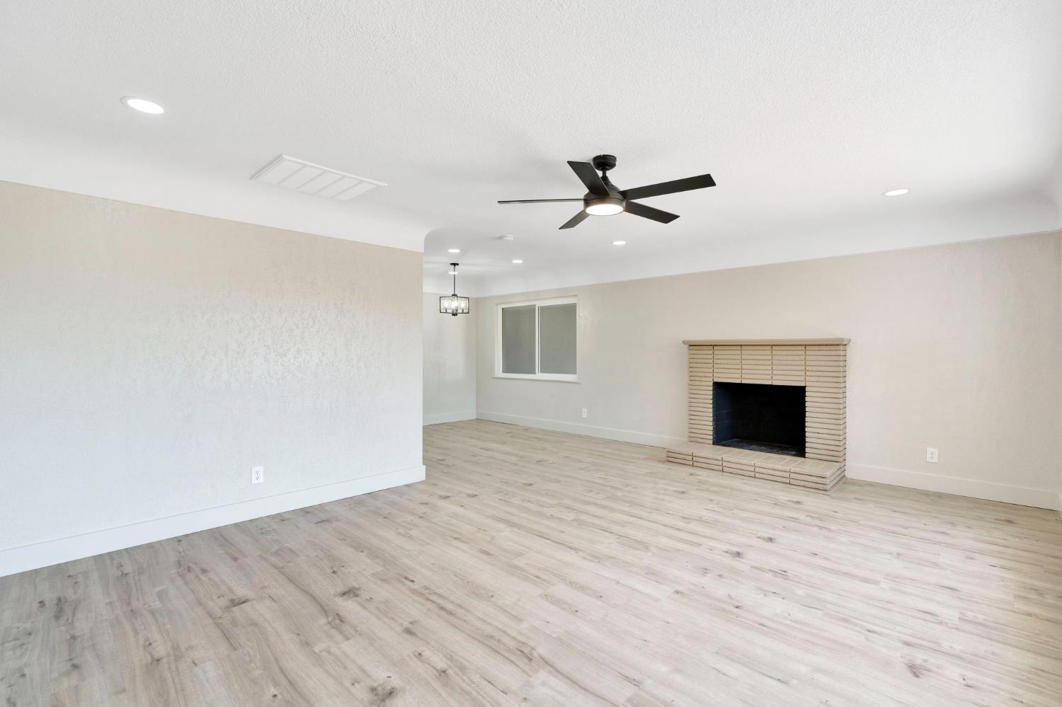 2320 N Price Ave, Fresno, CA 93703