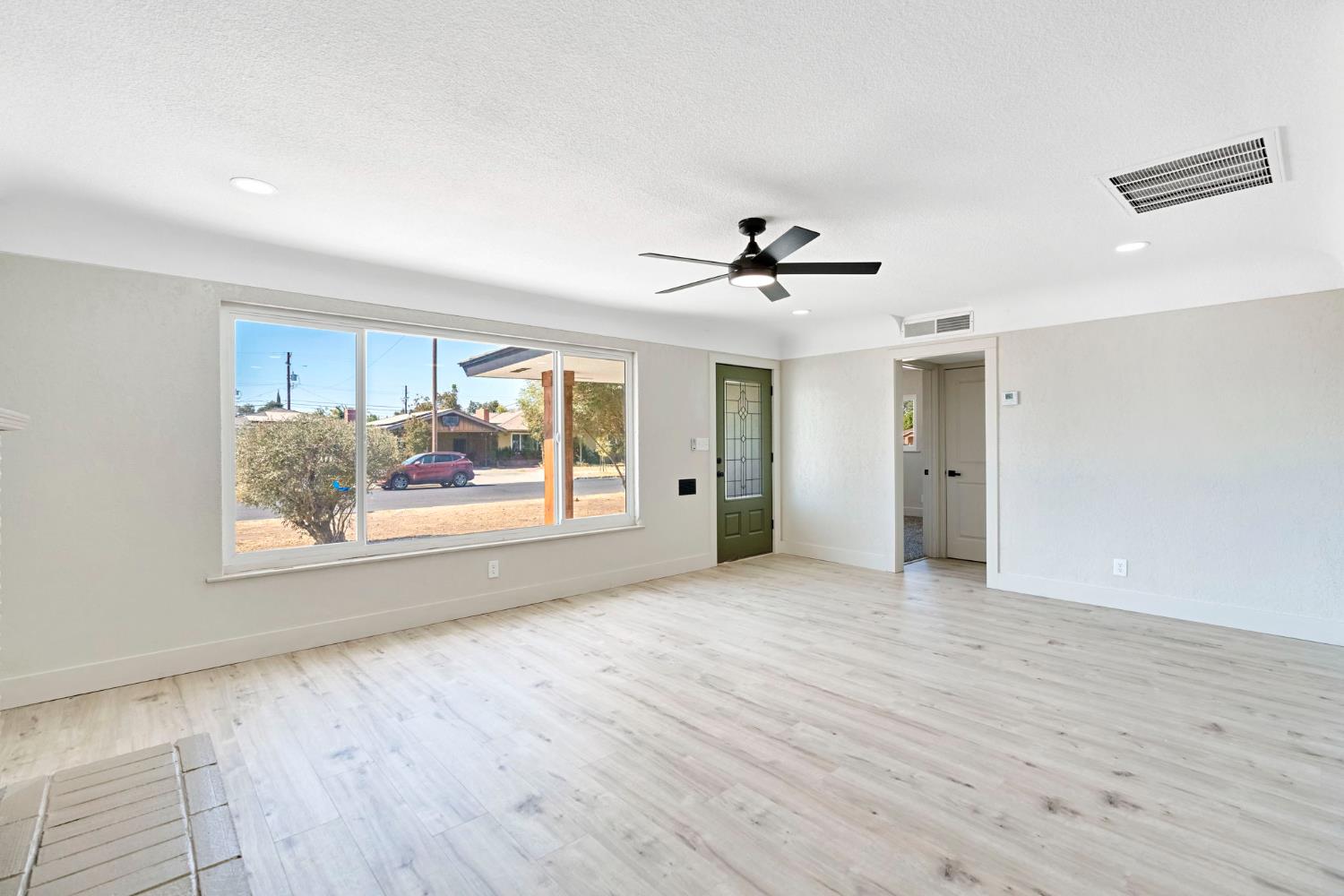 2320 N Price Ave, Fresno, CA 93703