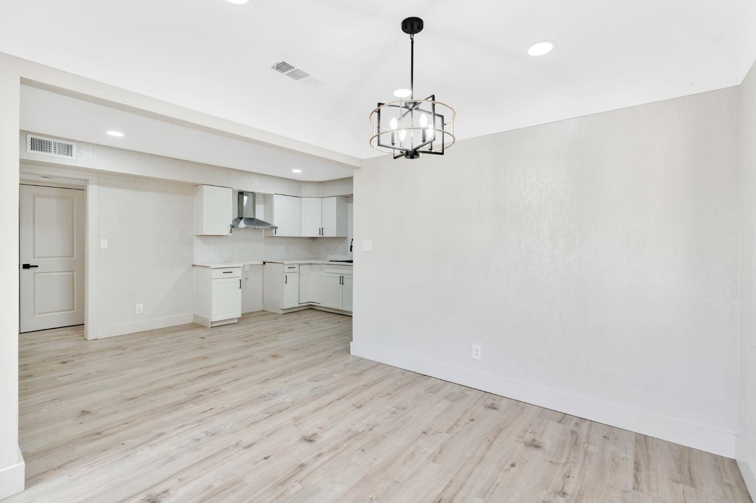 2320 N Price Ave, Fresno, CA 93703