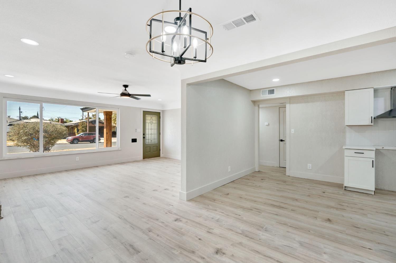 2320 N Price Ave, Fresno, CA 93703