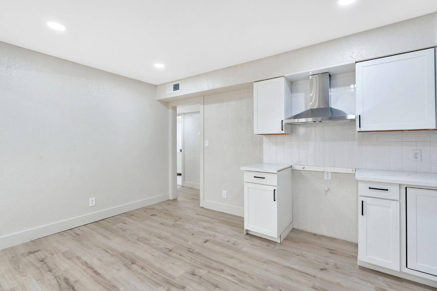 2320 N Price Ave, Fresno, CA 93703