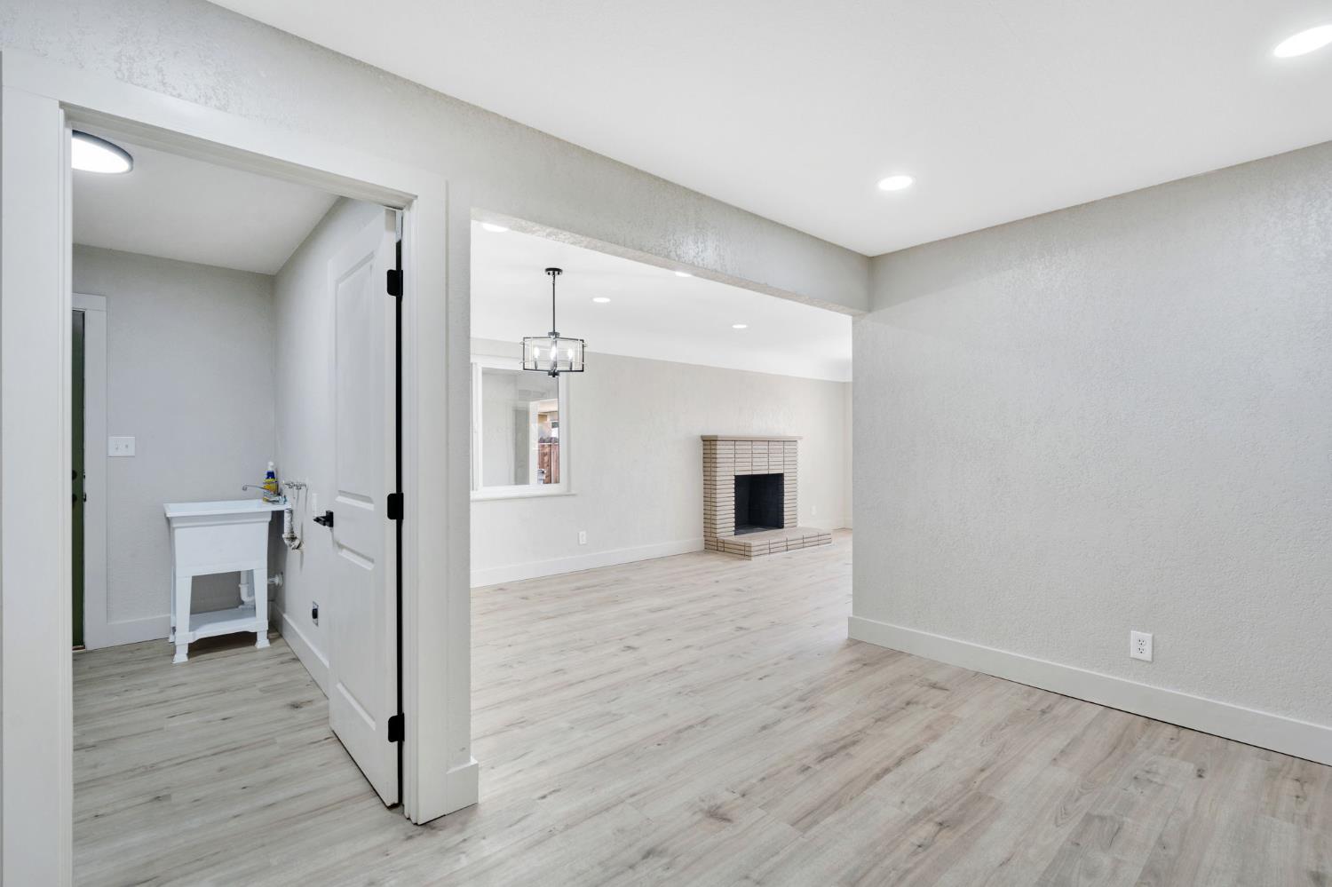 2320 N Price Ave, Fresno, CA 93703