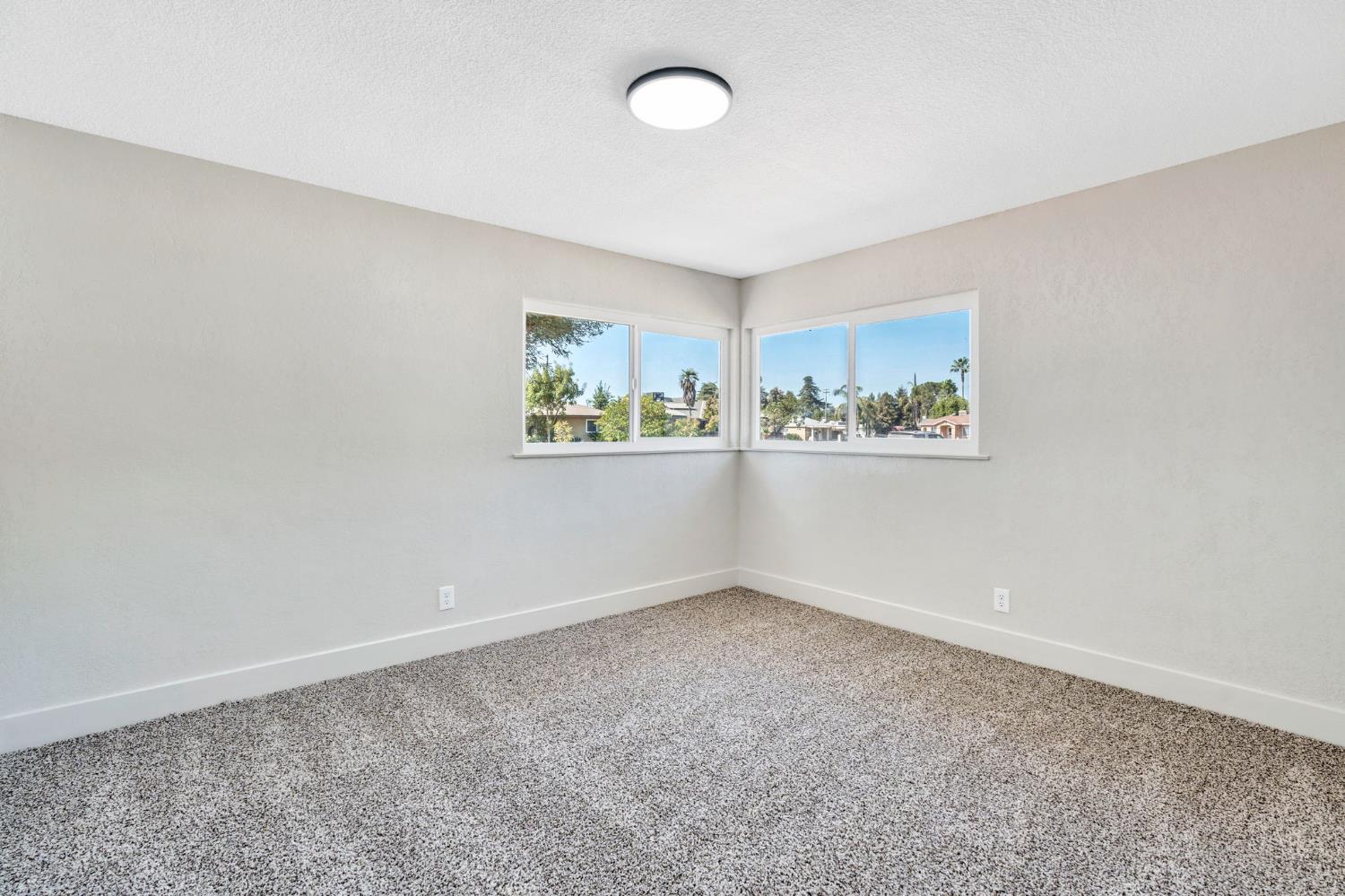 2320 N Price Ave, Fresno, CA 93703