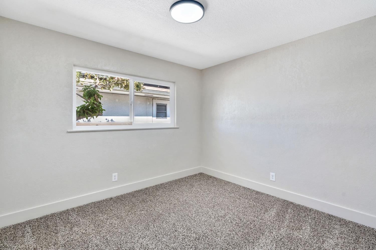 2320 N Price Ave, Fresno, CA 93703