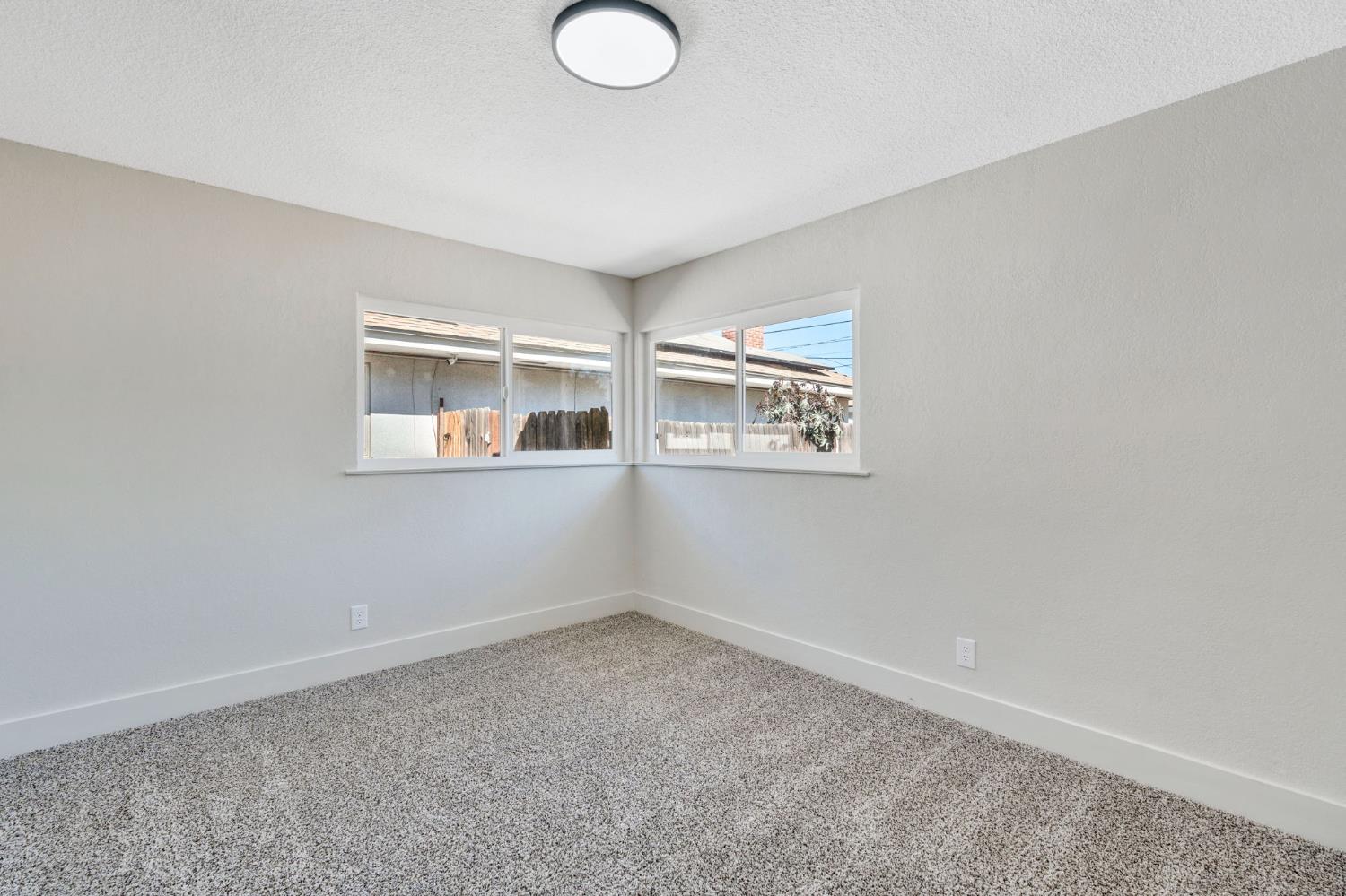 2320 N Price Ave, Fresno, CA 93703