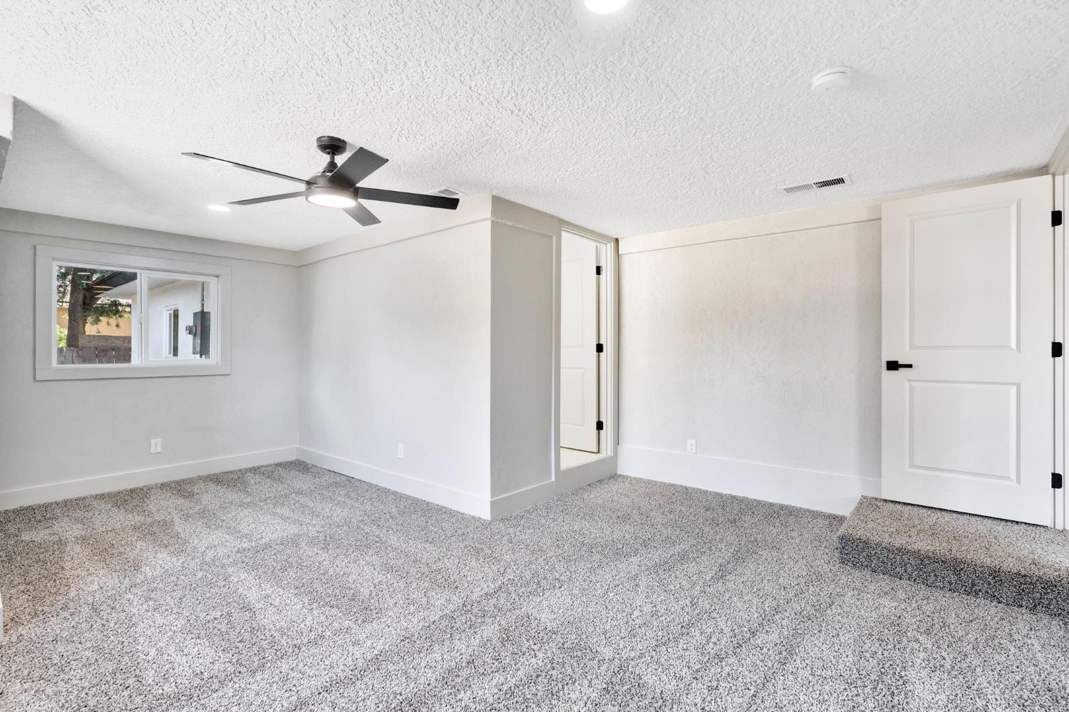 2320 N Price Ave, Fresno, CA 93703
