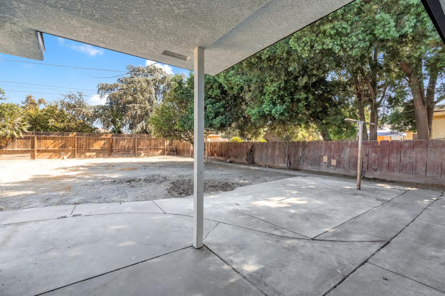 2320 N Price Ave, Fresno, CA 93703