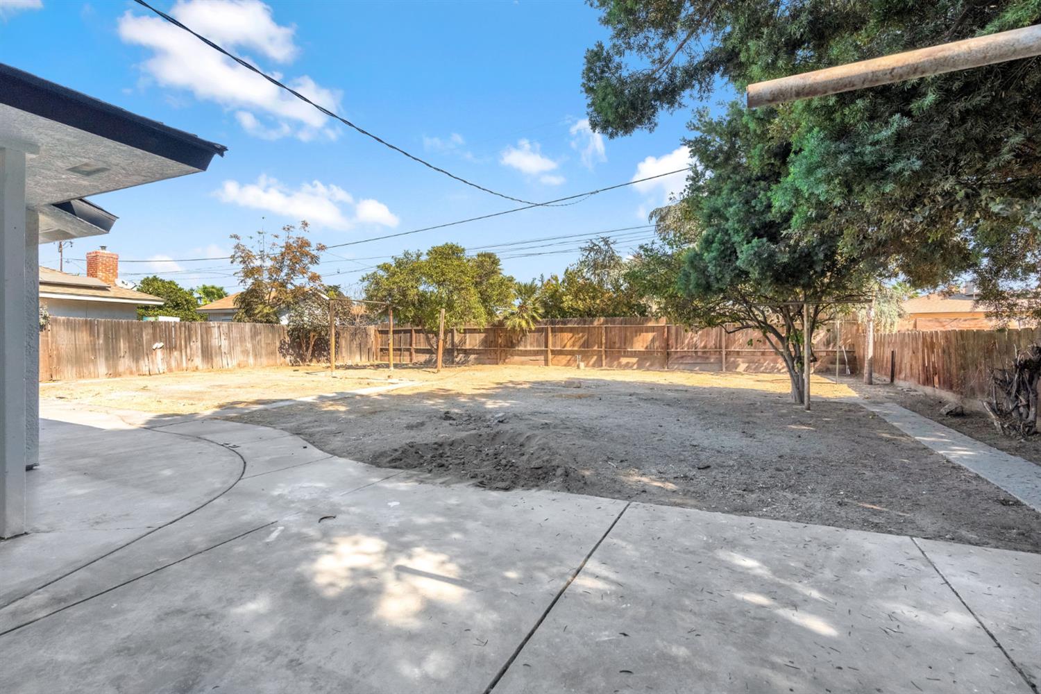 2320 N Price Ave, Fresno, CA 93703