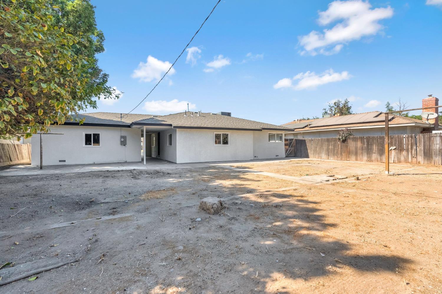 2320 N Price Ave, Fresno, CA 93703