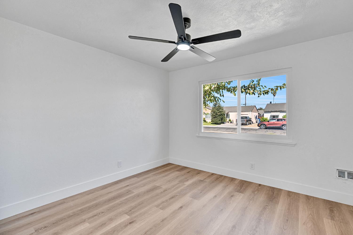 4148 E Alta Ave, Fresno, CA 93702