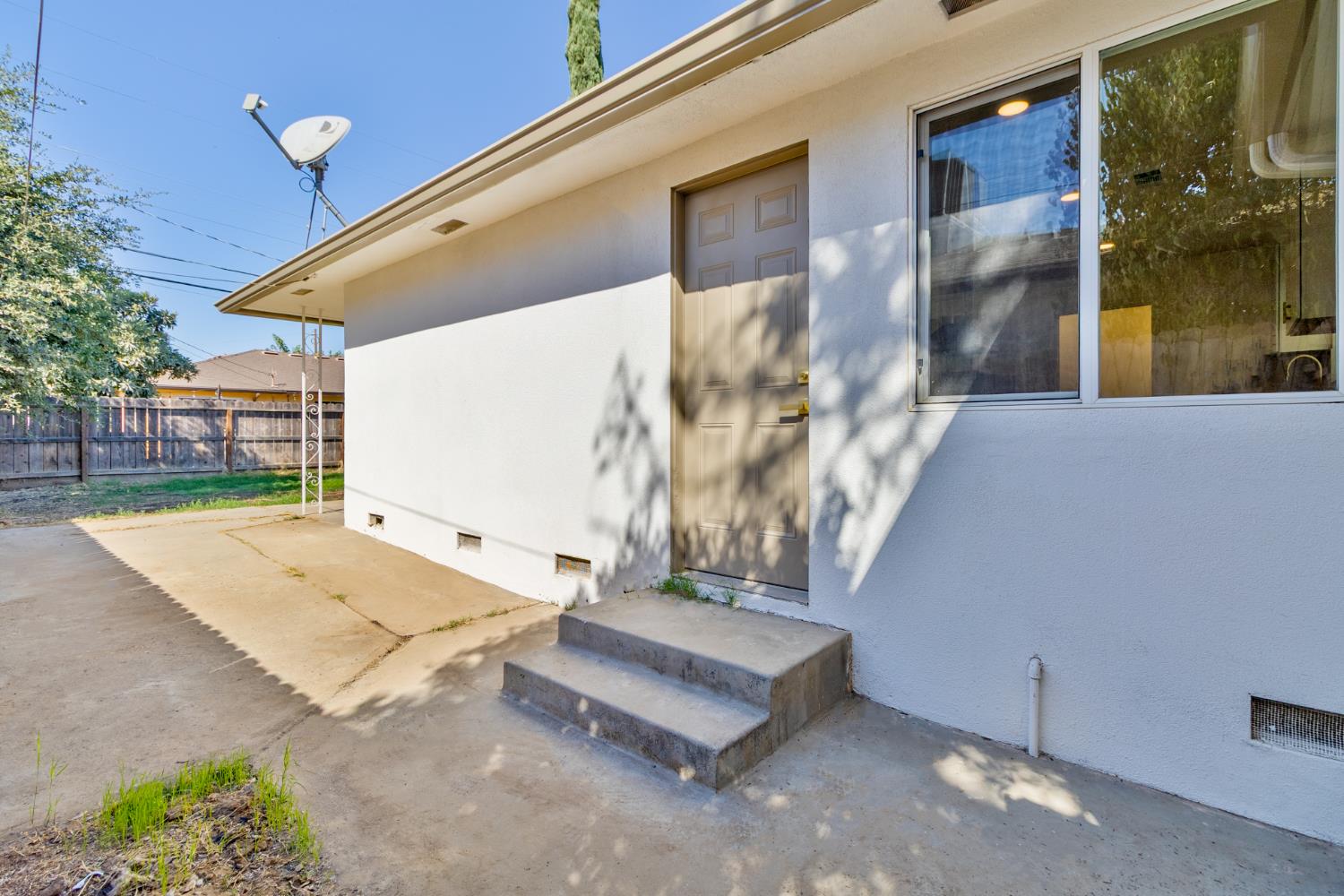 4613 N Fisher St, Fresno, CA 93726