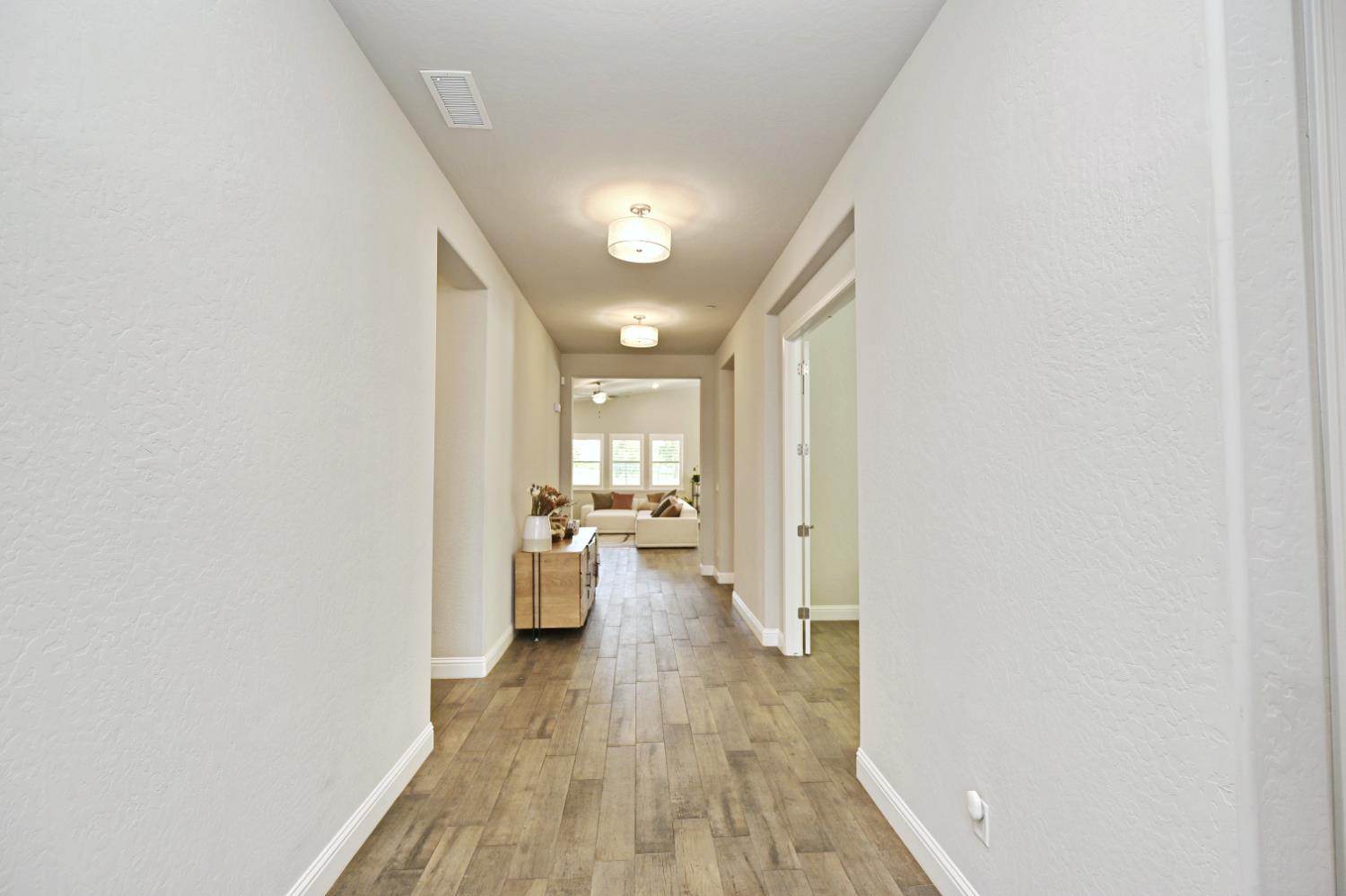 2614 E Via Sofia Dr, Fresno, CA 93730