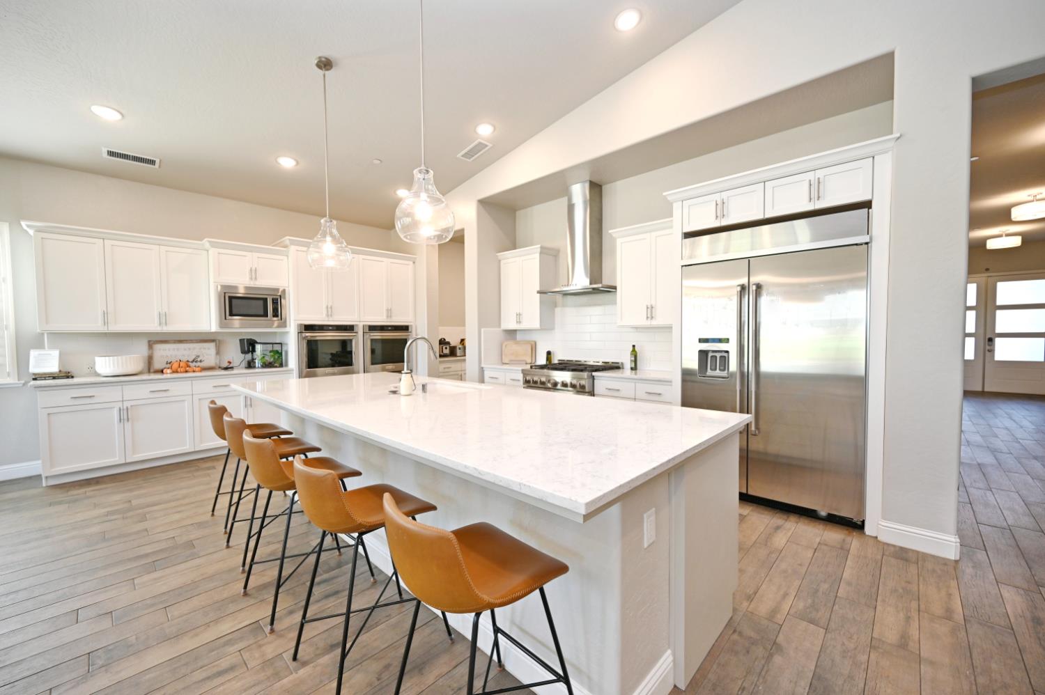 2614 E Via Sofia Dr, Fresno, CA 93730