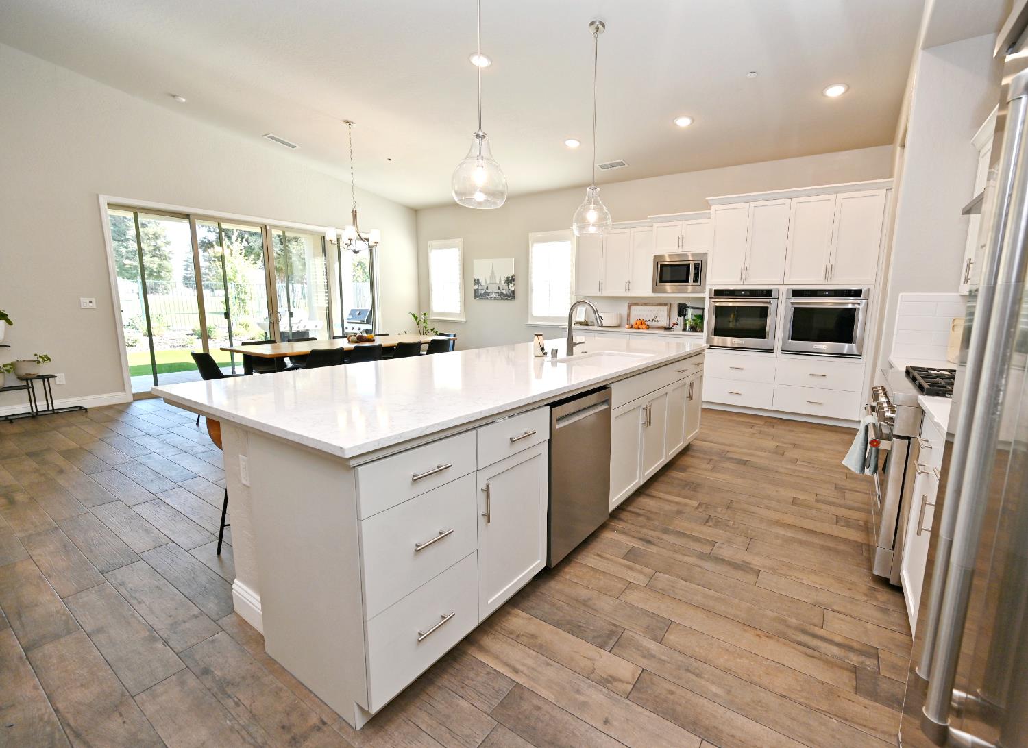 2614 E Via Sofia Dr, Fresno, CA 93730