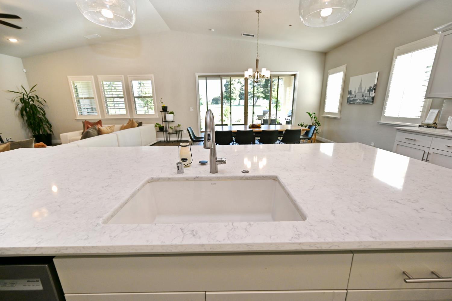 2614 E Via Sofia Dr, Fresno, CA 93730