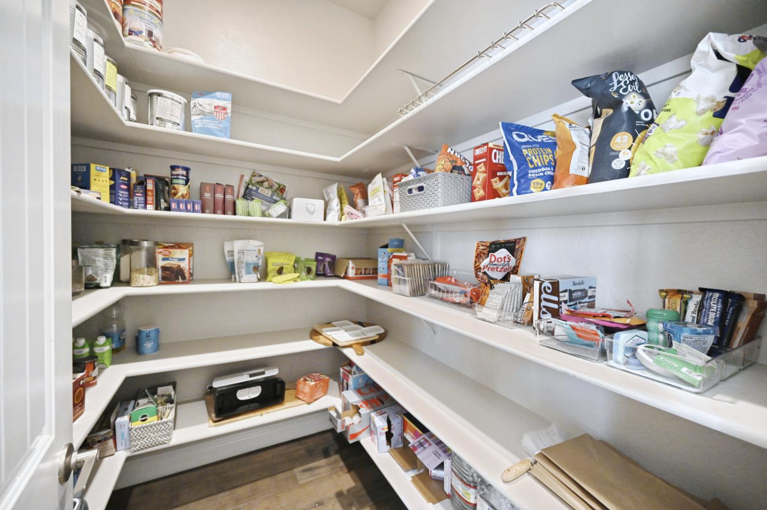 2614 E Via Sofia Dr, Fresno, CA 93730