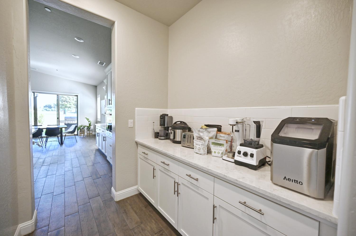 2614 E Via Sofia Dr, Fresno, CA 93730