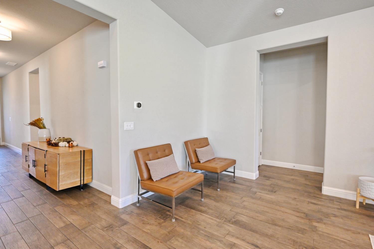 2614 E Via Sofia Dr, Fresno, CA 93730