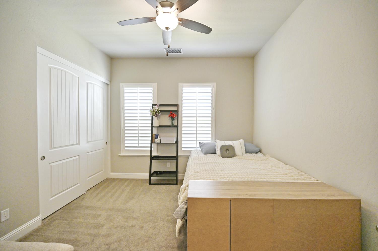 2614 E Via Sofia Dr, Fresno, CA 93730