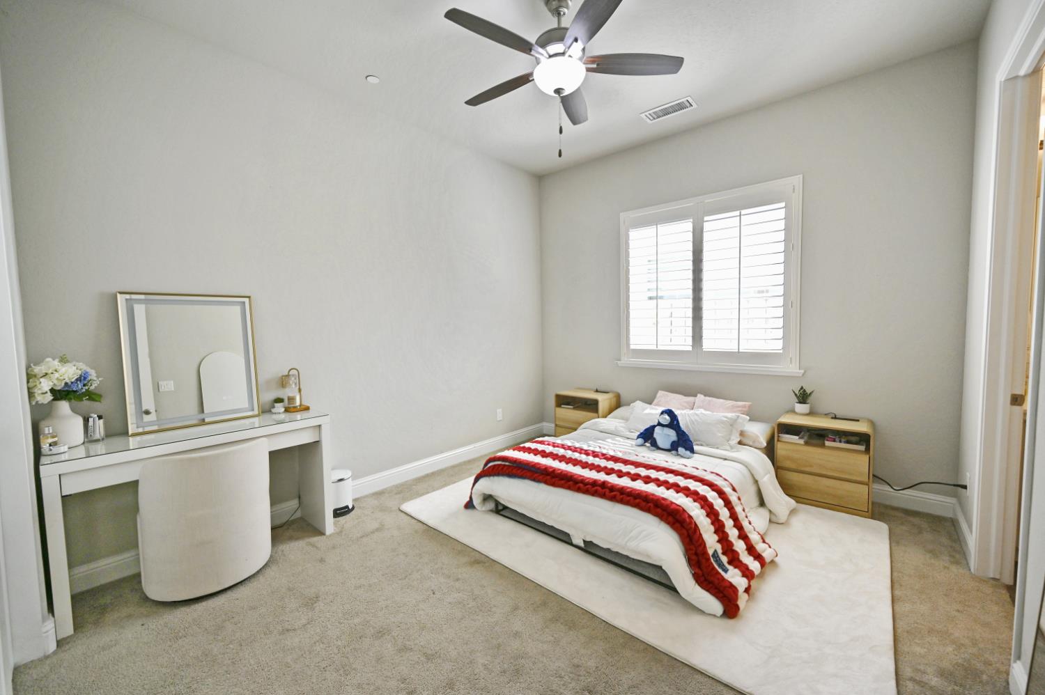 2614 E Via Sofia Dr, Fresno, CA 93730