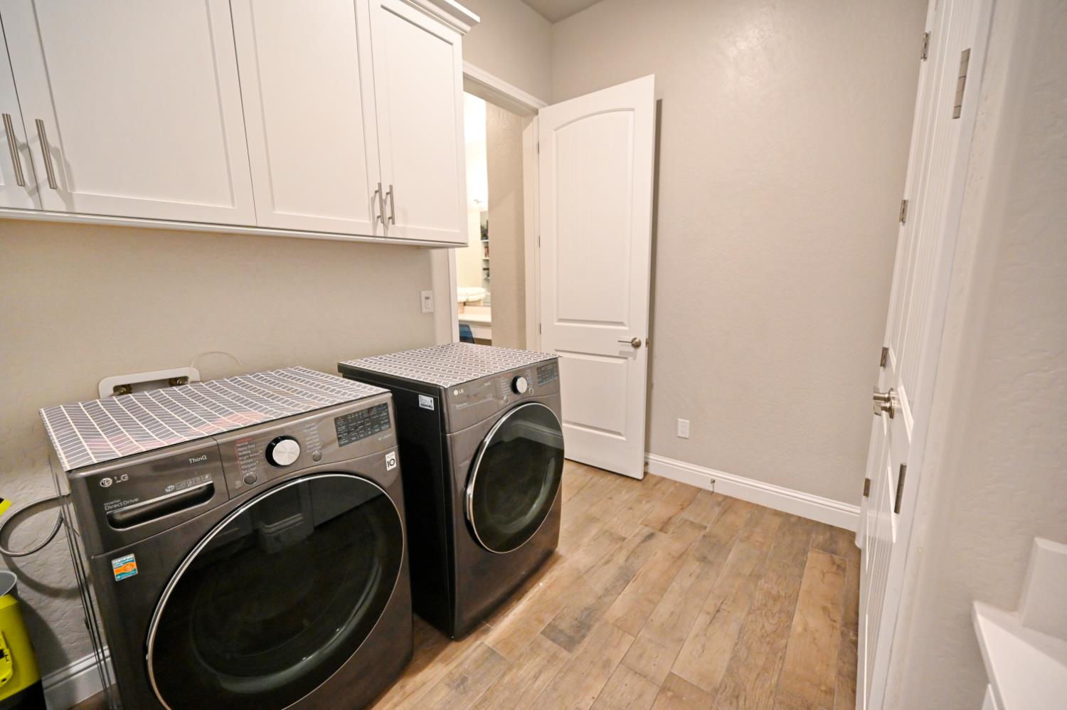 2614 E Via Sofia Dr, Fresno, CA 93730