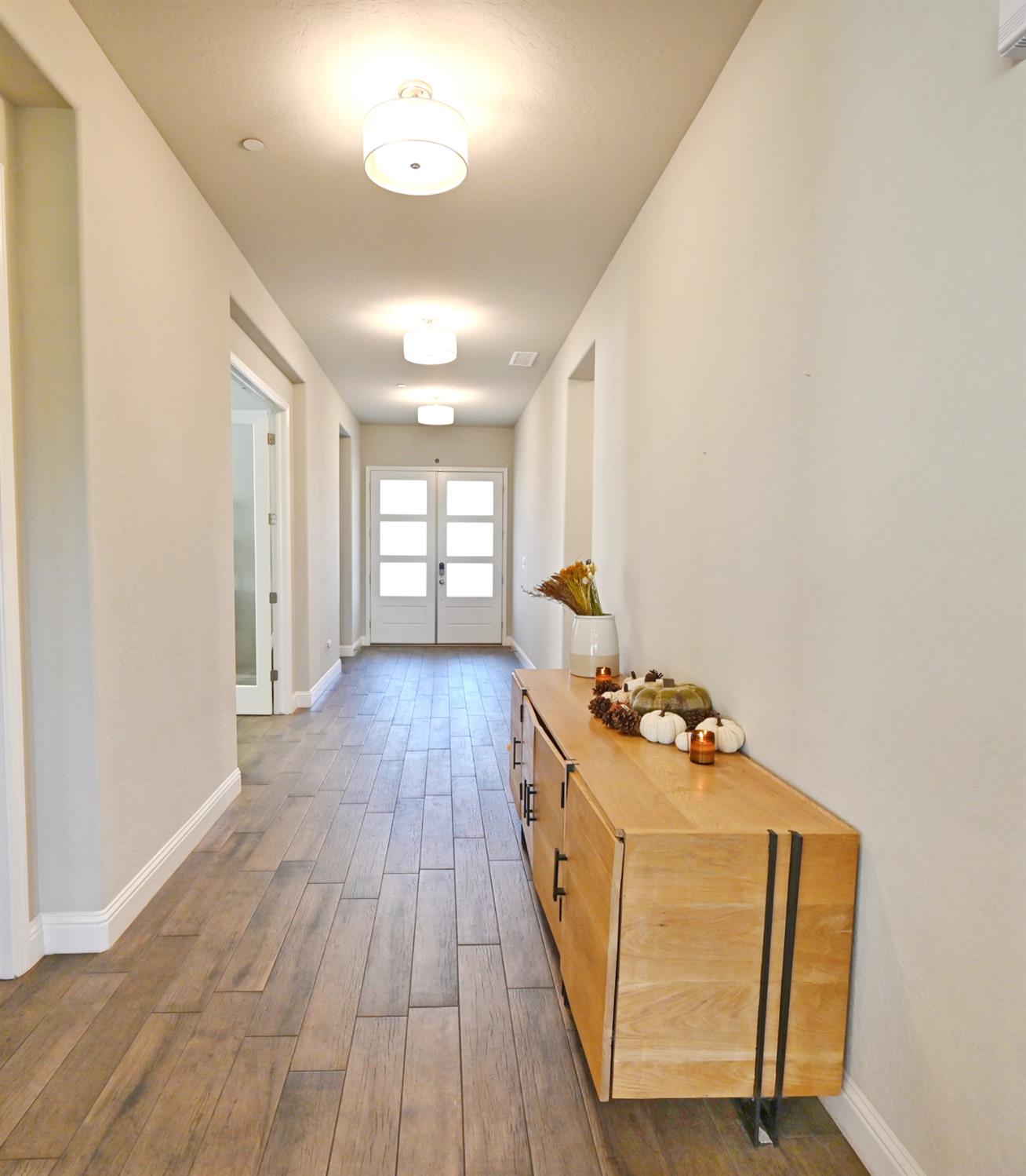 2614 E Via Sofia Dr, Fresno, CA 93730